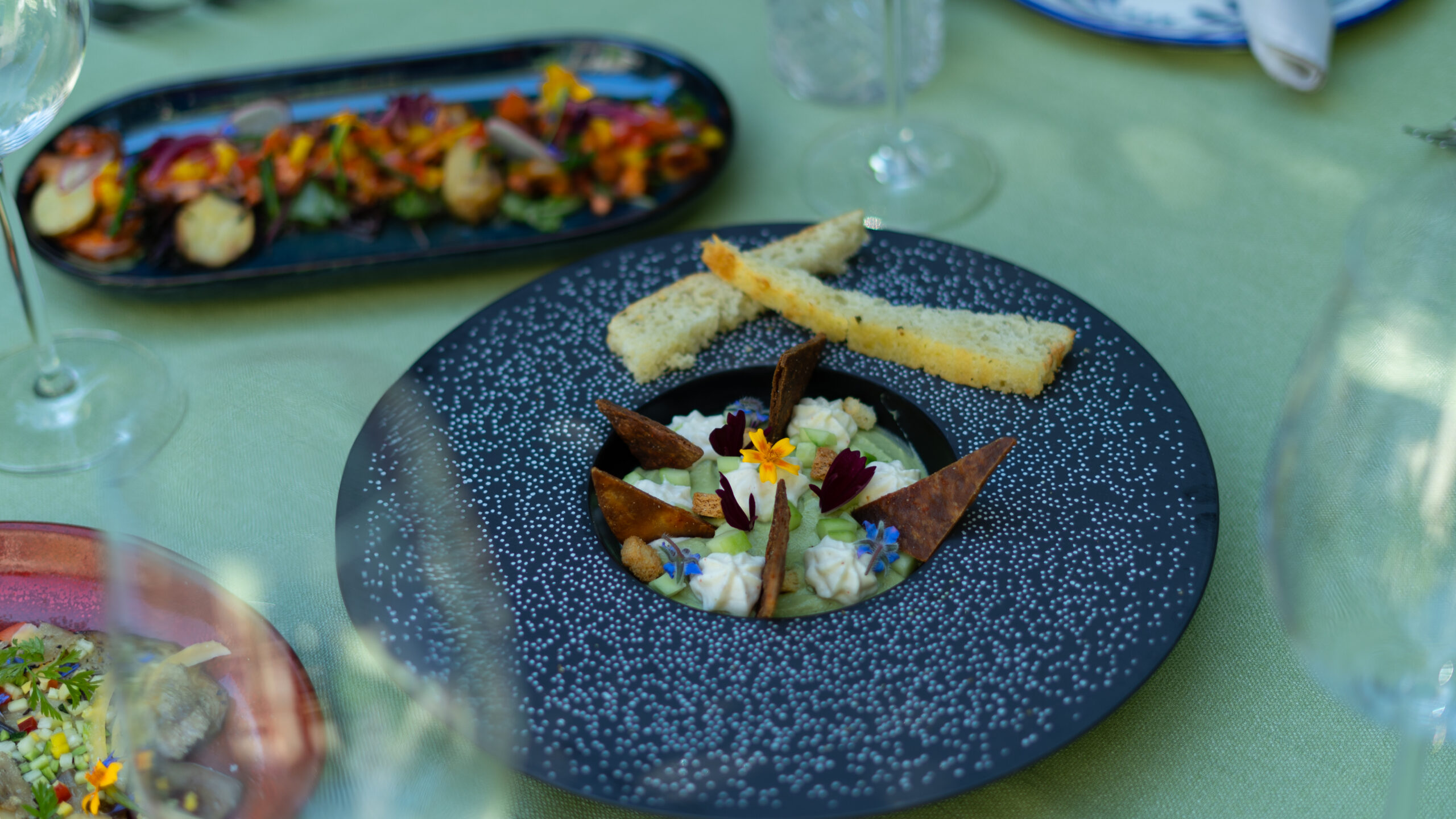 « Savourer selon vos envies » à CHF. 430.- pour 2 personnes et par nuit, comprenant :